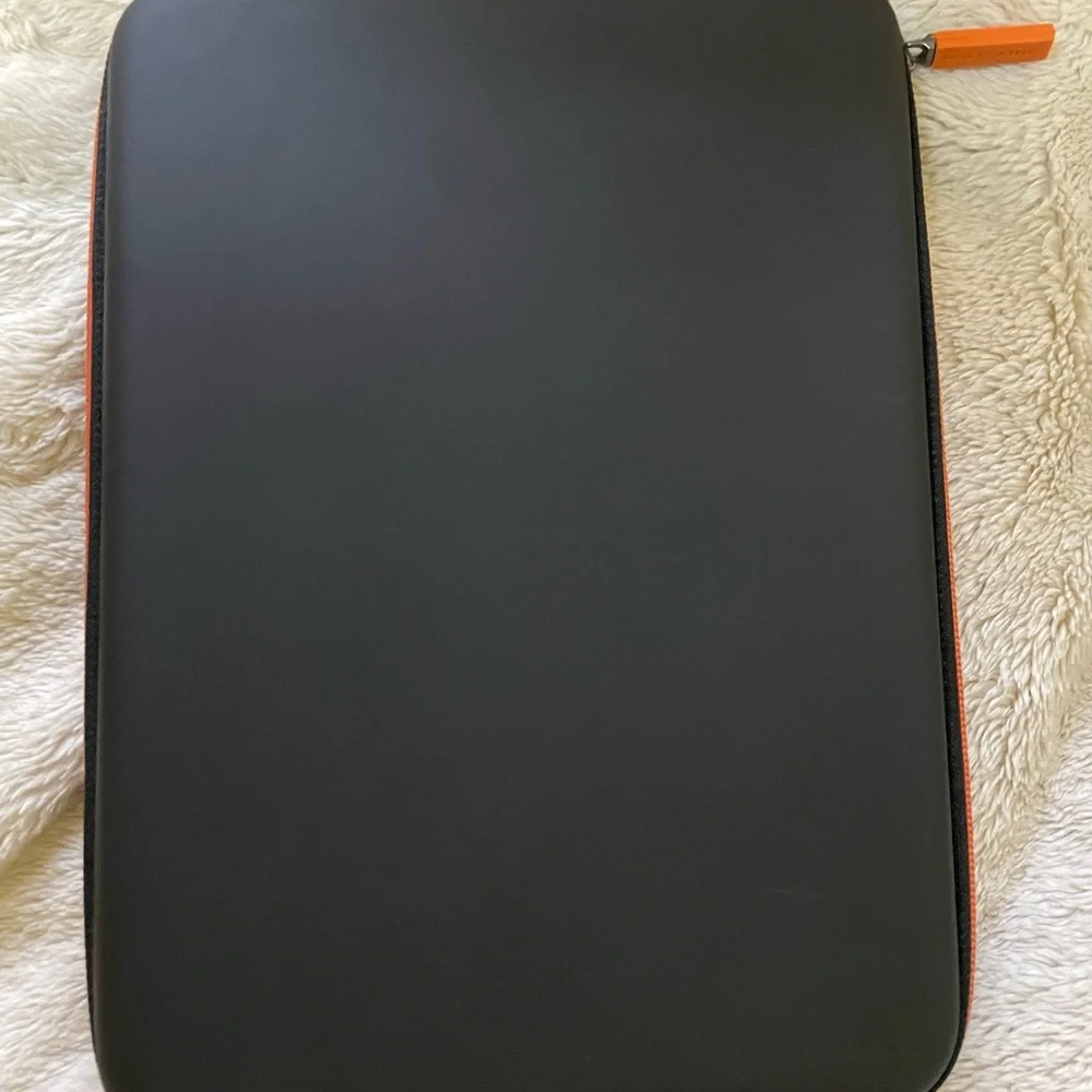 Moleskine 12” diameter for tablet/iPad, black w/ orange zipper